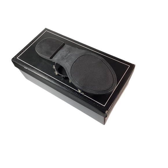 Qupid Black Size 7 Gold Studded Flat Sandals NWT - Picture 2 of 3